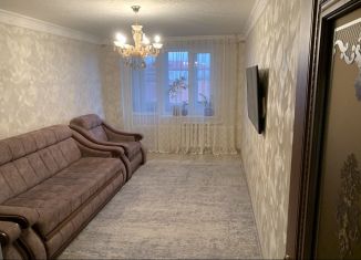 Продаю 2-ком. квартиру, 47 м2, Грозный, улица У.А. Садаева, 9, 1-й микрорайон