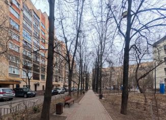 Продается трехкомнатная квартира, 65.8 м2, Москва, улица Плющиха, 42, метро Киевская