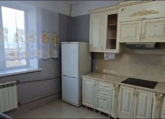 Сдам в аренду 1-ком. квартиру, 60 м2, Махачкала, улица Шамсулы Алиева