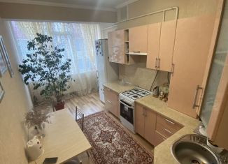 Продажа 2-ком. квартиры, 55 м2, Невинномысск, улица Апанасенко, 31