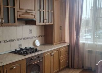 Сдам в аренду 2-ком. квартиру, 60 м2, Ессентуки, улица Шмидта, 72