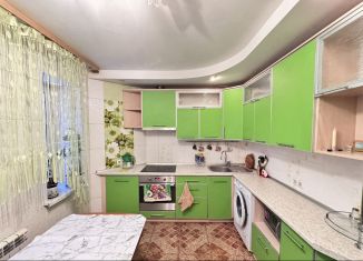 Сдается двухкомнатная квартира, 74 м2, Омск, Алтайская улица, 18к1