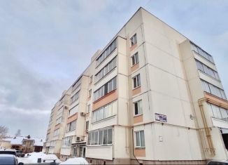 Продается трехкомнатная квартира, 64.6 м2, Нижнекамск, проспект Вахитова, 12А