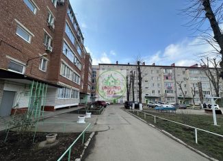 Продаю 2-комнатную квартиру, 48.4 м2, Армавир, улица Каспарова, 1