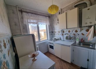 Сдается 2-ком. квартира, 50 м2, Керчь, улица Марата, 8