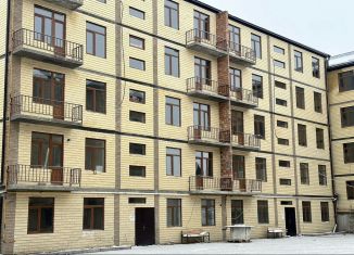 Продам 1-ком. квартиру, 44 м2, Буйнакск, улица Муслима Атаева, 25