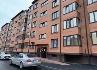 Продам 2-ком. квартиру, 60 м2, Владикавказ, улица Курсантов-Кировцев, 29к2