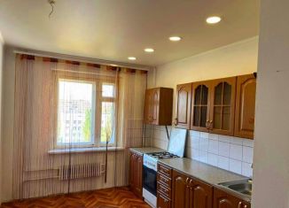 Продам 3-ком. квартиру, 62 м2, Волгодонск, улица Гагарина, 1