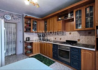 Продается трехкомнатная квартира, 75.3 м2, Омск, улица Крупской, 12