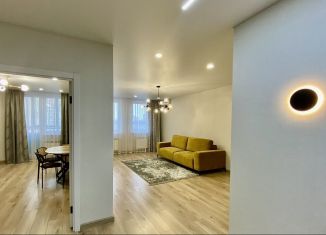 Аренда 3-ком. квартиры, 90 м2, Казань, улица Адоратского, 1Б