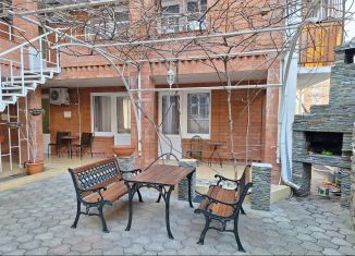 Сдается в аренду комната, 15 м2, Геленджик, Херсонская улица, 48