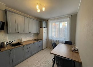 Продаю 2-ком. квартиру, 58 м2, деревня Малые Колпаны, микрорайон Речной, 3