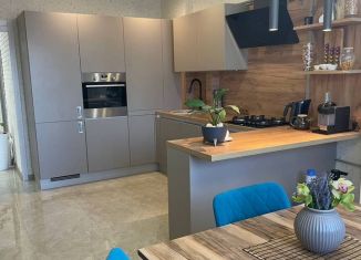 Продаю трехкомнатную квартиру, 109 м2, Кстово, улица Свободы, 9