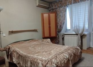 Сдаю 2-ком. квартиру, 40 м2, Москва, Кутузовский проезд, 6, метро Парк Победы