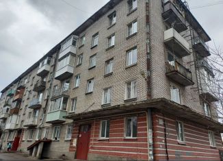 Продам 1-комнатную квартиру, 30.8 м2, Гатчина, улица Григорина, 9