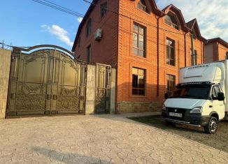 Сдам дом, 150 м2, посёлок городского типа Ленинкент, улица Шихавова, 2