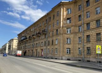 Сдаю двухкомнатную квартиру, 53 м2, Санкт-Петербург, Большеохтинский проспект, 35к1