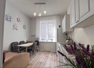 Продается 1-комнатная квартира, 37.1 м2, Азнакаево, улица Ленина, 10