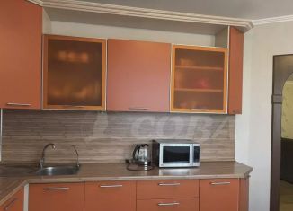 Сдается в аренду трехкомнатная квартира, 106 м2, Тобольск, 3-й микрорайон, 32