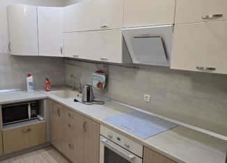 Сдам 1-ком. квартиру, 38 м2, Сыктывкар, Коммунистическая улица, 77/2