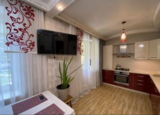 Сдаю в аренду 2-ком. квартиру, 51 м2, Крымск, улица Маршала Жукова, 16Б