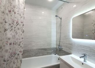 Продажа 2-ком. квартиры, 62 м2, Чебоксары, улица Филиппа Лукина, 9
