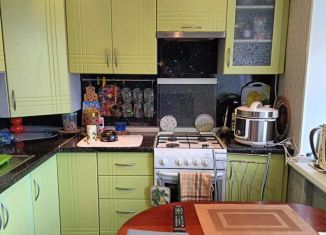 Продам 2-ком. квартиру, 48 м2, посёлок Стрельна, Кропоткинская улица, 6к1