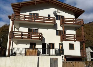 Продам квартиру свободная планировка, 32 м2, посёлок городского типа Красная Поляна, Сливовый переулок, 2