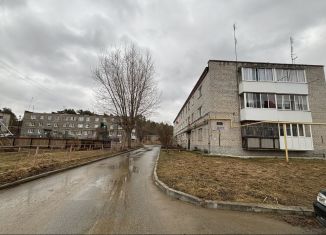 Продажа 3-ком. квартиры, 55 м2, поселок городского типа Белоярский, Юбилейная улица, 19А
