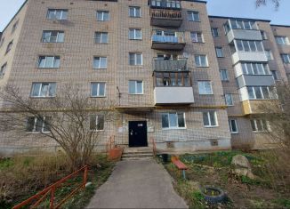 Продам 3-комнатную квартиру, 69.7 м2, Боровичи, набережная 60 лет Октября, 8