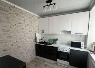 Продаю 2-комнатную квартиру, 43 м2, Ишимбай, улица Мира, 2