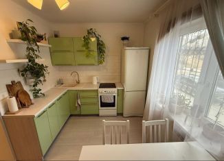 Сдаю в аренду 1-комнатную квартиру, 38 м2, Екатеринбург, Уральская улица, 55