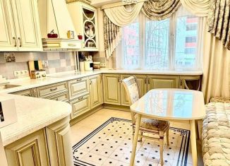 Сдам в аренду 3-ком. квартиру, 80 м2, Москва, 13-я Парковая улица, 26, район Северное Измайлово