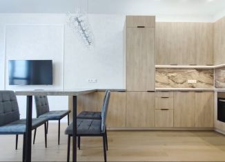 Сдача в аренду 3-ком. квартиры, 100 м2, Екатеринбург, улица Хохрякова, 66