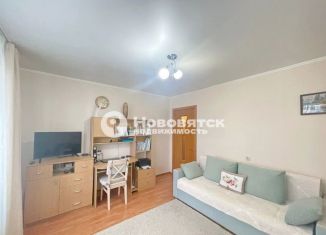 Продается 1-комнатная квартира, 32 м2, Киров, улица Мира, 4