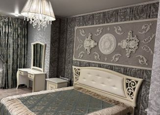 Сдается трехкомнатная квартира, 88 м2, Астрахань, улица Латышева, 3Ек1