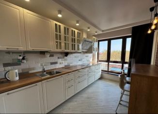 Сдается в аренду 2-комнатная квартира, 70 м2, Тюмень, улица Максима Горького, 68, ЖК Даудель