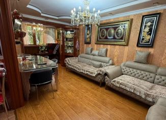 Продаю трехкомнатную квартиру, 72 м2, Грозный, улица У.А. Садаева, 1-й микрорайон