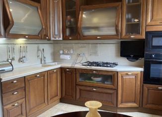 Сдам трехкомнатную квартиру, 100 м2, Петергоф, Разводная улица, 10