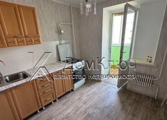 Продам 2-ком. квартиру, 50 м2, Кумертау, Советская улица, 1