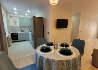Сдача в аренду 2-ком. квартиры, 60 м2, Тюмень, улица 50 лет ВЛКСМ, 69