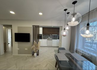 Продаю четырехкомнатную квартиру, 76.6 м2, Петропавловск-Камчатский, улица Академика Королёва, 49, микрорайон Горизонт-Север