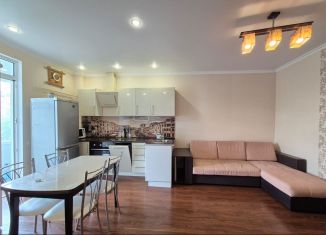 Сдается в аренду 2-комнатная квартира, 60 м2, Сочи, улица Цюрупы, 32, микрорайон Новый Сочи