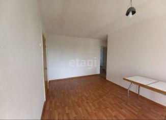 Сдается трехкомнатная квартира, 60 м2, Кириши, улица Строителей, 6