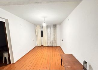 Продаю 2-ком. квартиру, 50 м2, Грозный, улица Сайханова, 71, Байсангуровский район