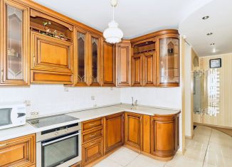 Продам 4-комнатную квартиру, 73.4 м2, Челябинск, улица Захаренко, 5