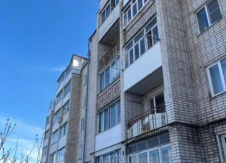Продаю четырехкомнатную квартиру, 114.8 м2, Ржев, улица Калинина, 1