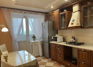 Сдается двухкомнатная квартира, 60 м2, Владимир, улица Безыменского