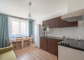Продаю 2-ком. квартиру, 66.2 м2, Екатеринбург, улица 8 Марта, 202/4