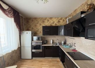 Сдаю в аренду 2-комнатную квартиру, 65 м2, Челябинск, улица Трашутина, 17